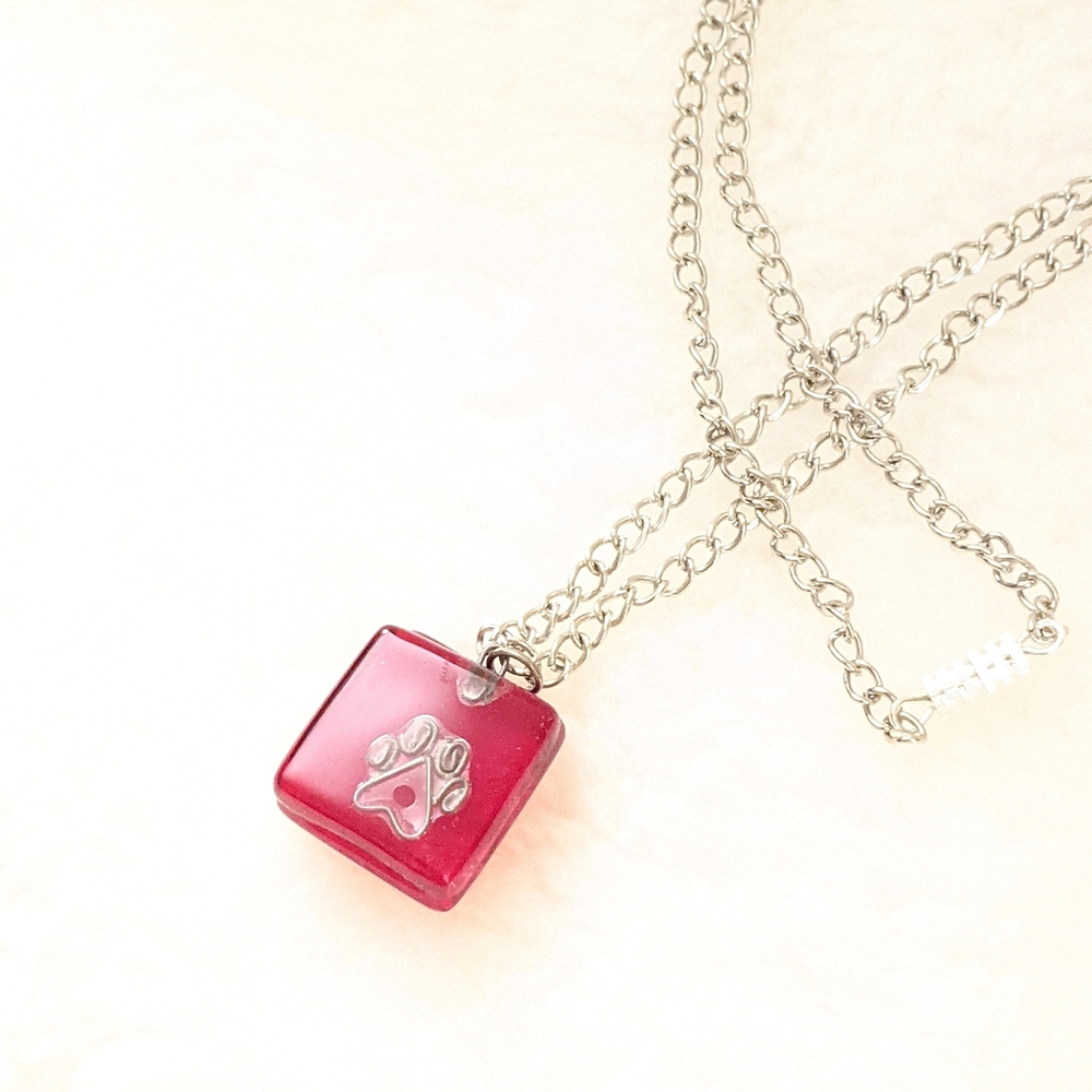 New*Glass Pendant Paw Print Design(W/ Chain)